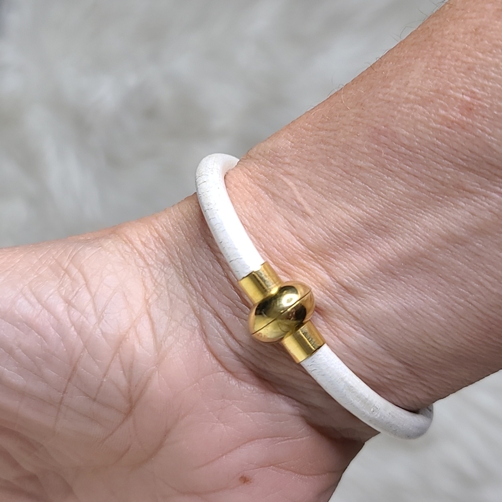 Brand New Bracelet Silver Gold White Goede Stone Magnetic Closure  Stackable Fun - Picture 2 of 5